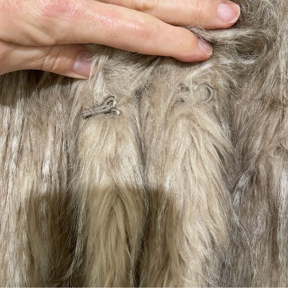Sebby Collection Faux Fur Vest - Picture 6 of 6